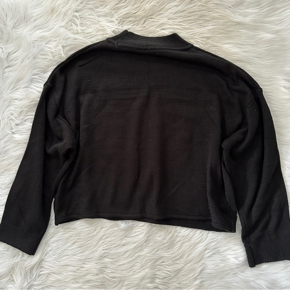 Divided black knit white mod floral mock neck crop sweater - Picture 6 of 10